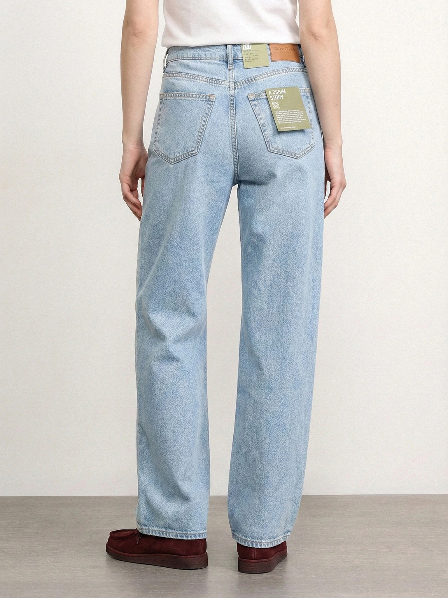 Джинсы голубого цвета 